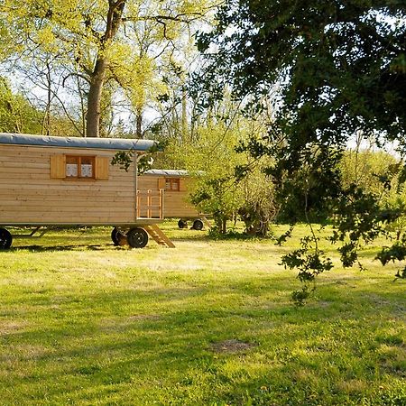 Hotel La Ferme Du Marais Poitevin - Roulotte Benet Exterior foto