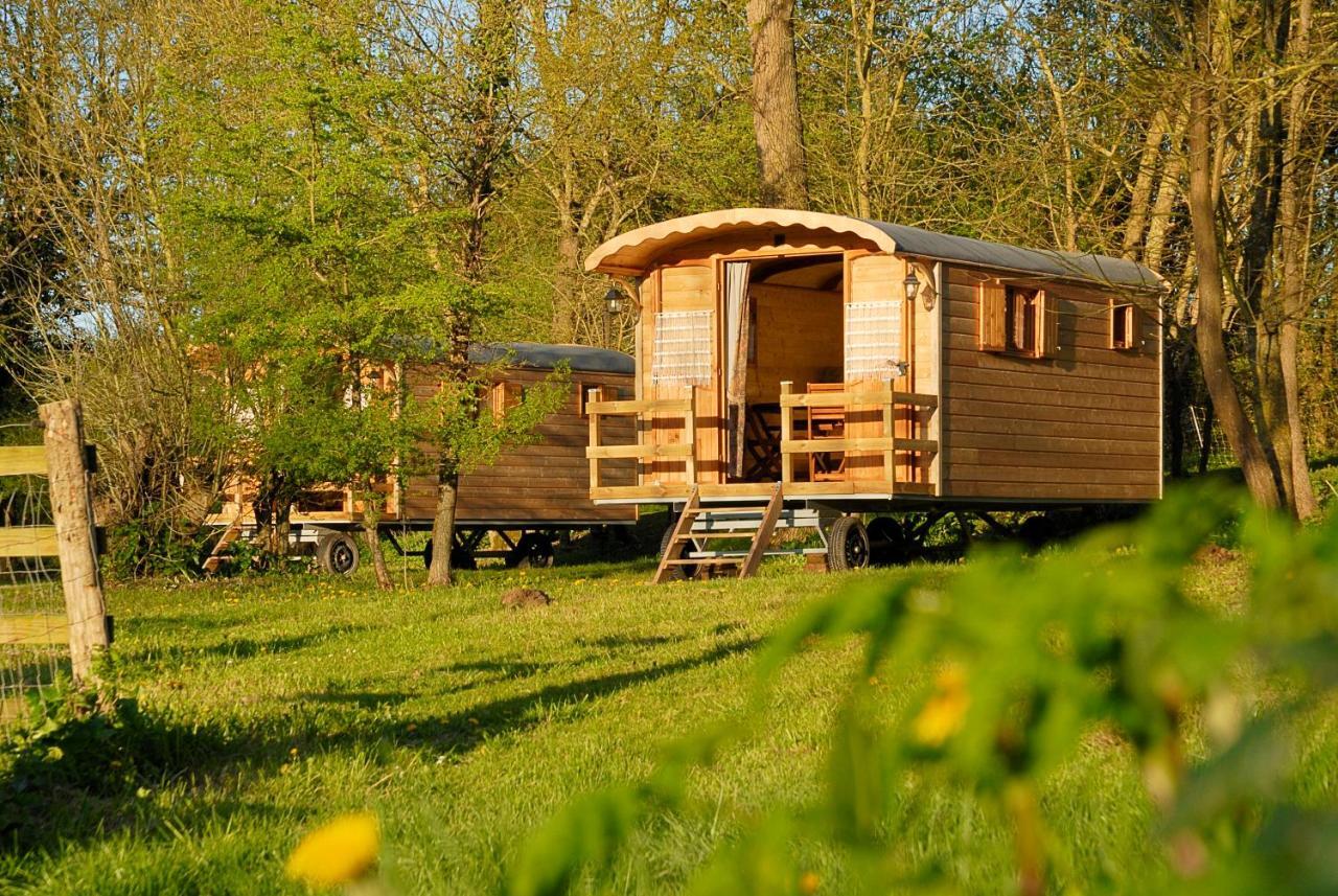 Hotel La Ferme Du Marais Poitevin - Roulotte Benet Exterior foto